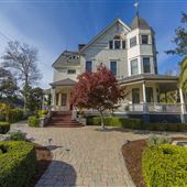 Petaluma Queen Anne Victorian - French House