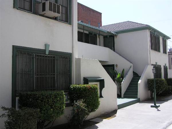 Chateau Annex - Roxbury (7/1/2011)
