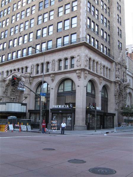 Broadway (9/1/2010 - Credits: Lindsay Mizrahi)