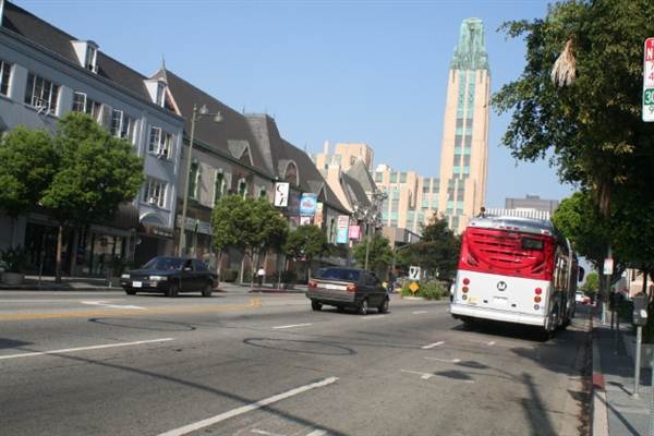 Wilshire Blvd. & Commonwealth Ave. (9/1/2010 - Credits: Lindsay Mizrahi)