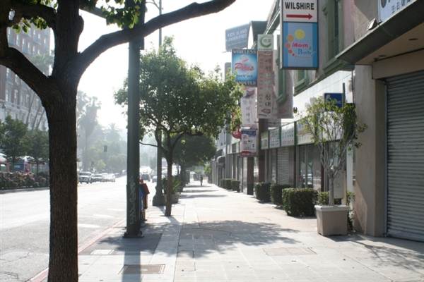 Wilshire Blvd. & Commonwealth Ave. (9/1/2010 - Credits: Lindsay Mizrahi)