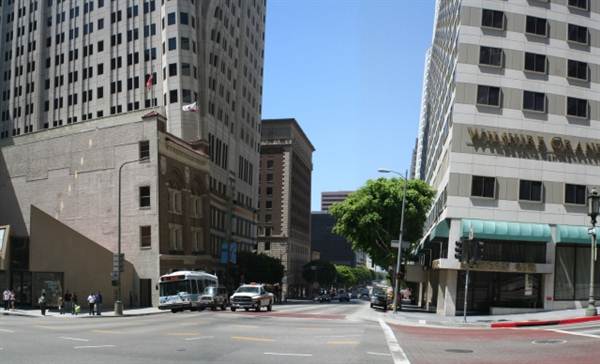 Wilshire Blvd. & Figueroa St. (9/1/2010 - Credits: Lindsay Mizrahi)