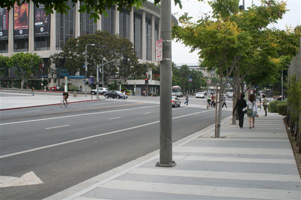111 S Grand Ave (9/1/2010 - Credits: Lindsay Mizrahi)