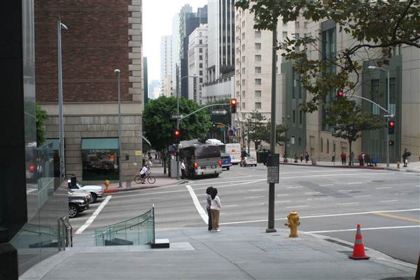 Grand Ave. corner of 5th and Grand (9/1/2010 - Credits: Lindsay Mizrahi)