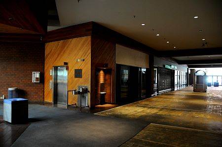 Redlands Mall - CLOSED (10/4/2012 - Credits: Geoff Juckes)