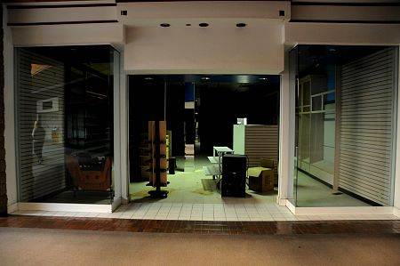 Redlands Mall - CLOSED (10/4/2012 - Credits: Geoff Juckes)