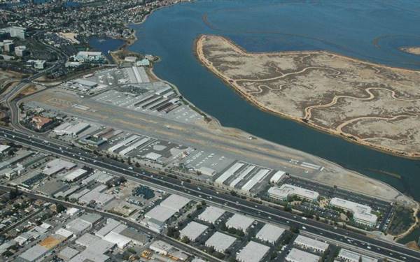 San Carlos Airport (8/25/2015 - Credits: http://publicworks.smcgov.org/san-carlos-airport)