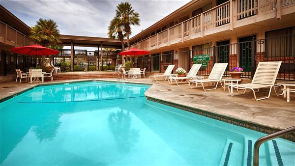 Best Western Shadow Inn (8/26/2015 - Credits: http://bestwesterncalifornia.com/hotels/best-western-shadow-inn)