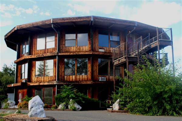 Motels / Hotels in City of Redding (10/31/2015 - Credits: JIll Naumann)