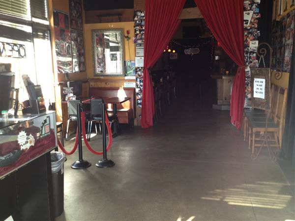 Flappers Comedy Club and Restaurant (Burbank) (9/18/2015)