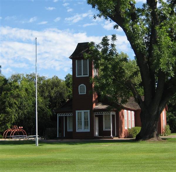 Ballard Little Red Schoolhouse (4/28/2016 - Credits: By Armona (Own work) [CC BY-SA 3.0 (http://creativecommons.org/licenses/by-sa/3.0)], via Wikimedia Commons)