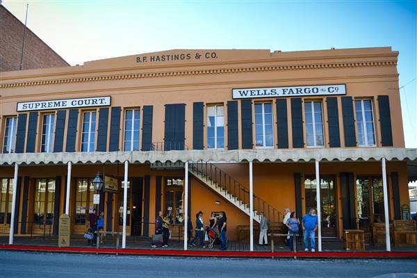 Old Sacramento State Historic Park (SHP) (10/6/2012 - Credits: By Visitor7 (Own work) [CC BY-SA 3.0 (http://creativecommons.org/licenses/by-sa/3.0)], via Wikimedia Commons)