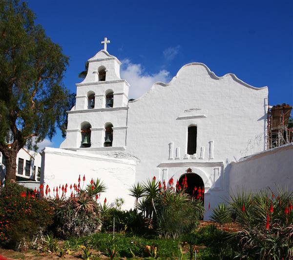 Mission San Diego de Alcala - San Diego Mission (12/29/2009 - Credits: By Flickr user: Rennett Stowe http://www.flickr.com/photos/tomsaint/ [CC BY 2.0 (http://creativecommons.org/licenses/by/2.0)], via Wikimedia Commons)