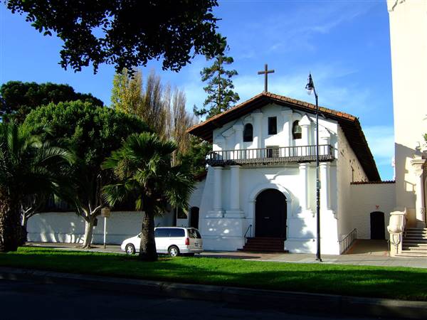 Misión San Francisco de Asís - Mission Dolores (11/1/2008 - Credits: By Marco Zanoli (Sidonius) (Own work) [CC BY-SA 3.0 (http://creativecommons.org/licenses/by-sa/3.0)], via Wikimedia Commons)