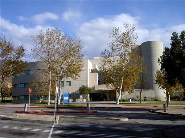 California State University, San Bernardino - CSU San Bernardino and Palm Desert Campus - CSUSB (11/29/2009 - Credits: : By Amerique (Own work) [CC BY-SA 3.0 (http://creativecommons.org/licenses/by-sa/3.0) or GFDL (http://www.gnu.org/copyleft/fdl.html)], via Wikimedia Commons)