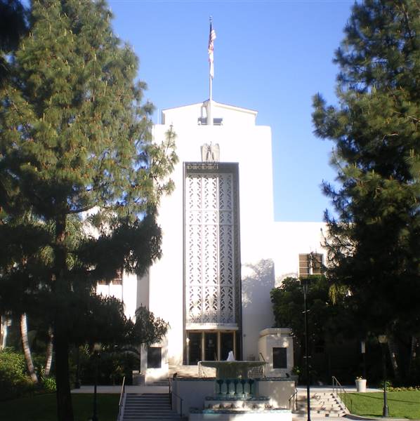 Burbank City Hall (4/1/2008 - Credits: By Los Angeles (Own work) [GFDL (http://www.gnu.org/copyleft/fdl.html) or CC BY-SA 4.0-3.0-2.5-2.0-1.0 (http://creativecommons.org/licenses/by-sa/4.0-3.0-2.5-2.0-1.0)], via Wikimedia Commons)