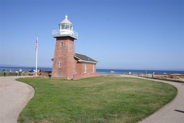 Mark Abbott Memorial Lighthouse aka Santa Cruz Surfing Museum (7/5/2005 - Credits: "Lighthouse Field State Beach" by Andrew Fitzhugh (CC BY-NC-ND 2.0) [https://creativecommons.org/licenses/by-nc-nd/2.0/legalcode] https://www.flickr.com/photos/fitzhugh/)