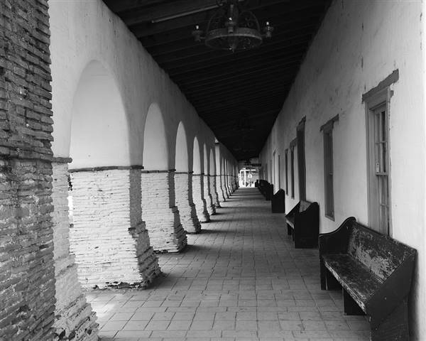 San Juan Bautista State Historic Park (SHP) (4/20/2007 - Credits: "Early Mission Cloister" by Jitze Couperus (CC BY 2.0)[https://creativecommons.org/licenses/by/2.0/legalcode]https://www.flickr.com/photos/jitze1942/)