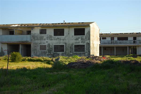 Alameda Point & Seaplane Lagoon - BRAC (3/19/2009 - Credits: "If you lived here, you'd be home now"  by David Colburn (CC BY-NC-ND 2.0)[https://creativecommons.org/licenses/by-nc-nd/2.0/legalcode]https://www.flickr.com/photos/fragmentaryevidence/)