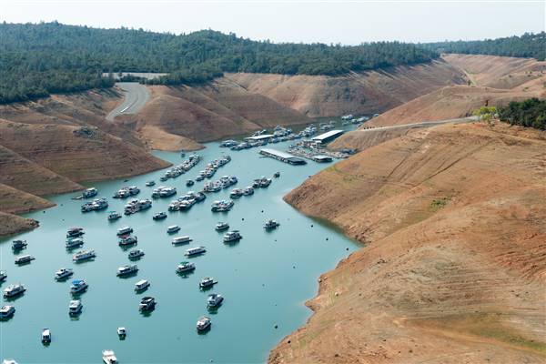Lake Oroville State Recreation Area (SRA) (9/18/2015 - Credits: Photo by: California Department of Water Resources)