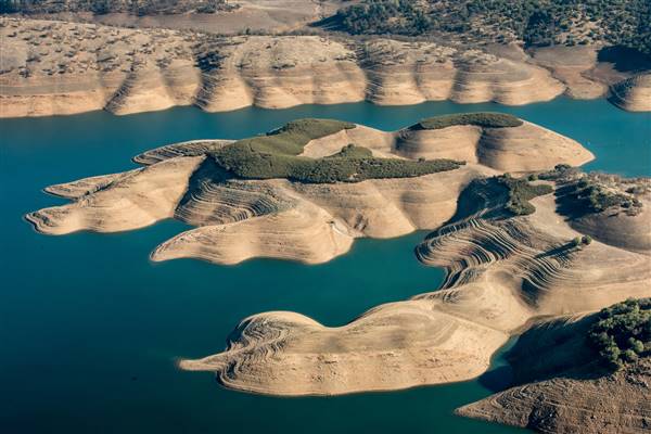 New Melones Reservoir and Stevnot Bridge (5/13/2014 - Credits: Photo by: California Department of Water Resources)