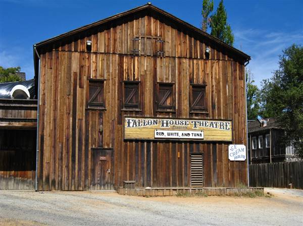 Fallon House Theater (9/23/2010 - Credits: "Columbia State Historic Park" by Flickr User: Jasperdo (CC BY-NC-ND 2.0)[https://creativecommons.org/licenses/by-nc-nd/2.0/legalcode]https://www.flickr.com/photos/mytravelphotos/)