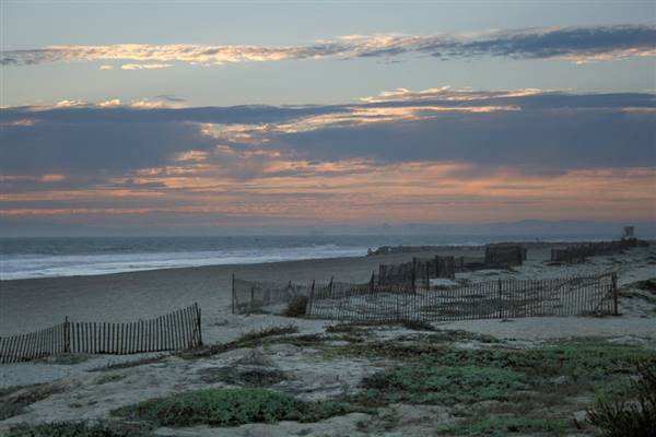 Bolsa Chica State Beach (SB) & Lifeguard Tower (9/3/2012 - Credits: "Bolsa Chica State Beach" by Chris Jepsen (CC BY-NC-ND 2.0)[https://creativecommons.org/licenses/by-nc-nd/2.0/legalcode]https://www.flickr.com/photos/traderchris/)