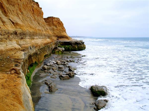 South Carlsbad State Beach (SB) (5/14/2009 - Credits: "Terramar Cliffs" by Bryce Bradford (CC BY-NC-ND 2.0)[https://creativecommons.org/licenses/by-nc-nd/2.0/legalcode]https://www.flickr.com/photos/brb_photography/)
