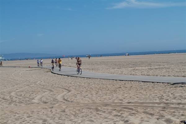 Santa Monica State Beach (SB) / Pacific Park Santa Monica Pier (4/16/2011 - Credits: "Santa Monica Beach Sat April 6, 2011 - 136" by Parker Knight (CC BY 2.0)[https://creativecommons.org/licenses/by/2.0/legalcode]https://www.flickr.com/photos/rocketboom/)