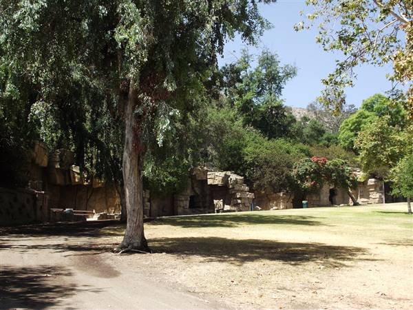 Griffith Park - Old LA Zoo (7/25/2012 - Credits: "Old LA Zoo" by Flickr User: Leiris202 (CC BY-NC 2.0)[https://creativecommons.org/licenses/by-nc/2.0/legalcode]https://www.flickr.com/photos/60584010@N00/albums/72157630833445916)