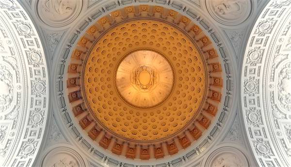 City Hall, San Francisco (8/7/2015 - Credits: "California - 06209 - San Francisco City Hall" by Dennis Jarvis (CC BY-SA 2.0)[https://creativecommons.org/licenses/by-sa/2.0/legalcode]https://www.flickr.com/photos/archer10/)
