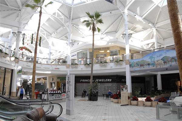 Westfield Valencia Town Center (12/1/2010 - Credits: Errol Reichow)