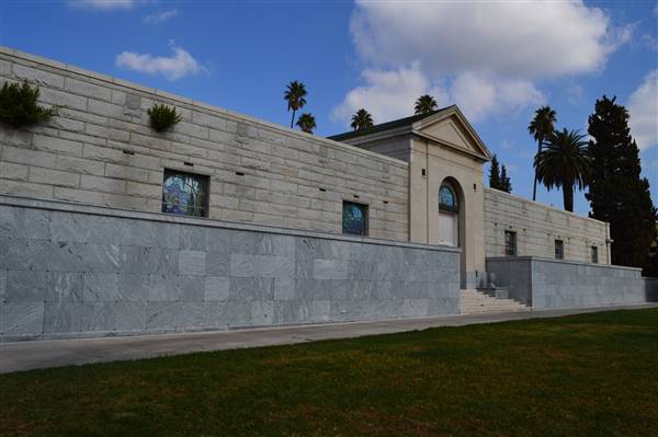 Hollywood Forever Cemetery (11/17/2013 - Credits: "Hollywood_Forever_Cemetery" by Daniel Hartwig (CC BY 2.0)[https://creativecommons.org/licenses/by/2.0/legalcode]https://www.flickr.com/photos/dwhartwig/)