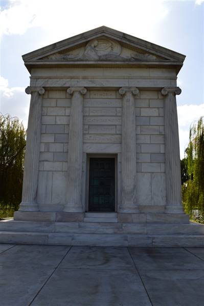 Hollywood Forever Cemetery (11/17/2013 - Credits: "Hollywood_Forever_Cemetery" by Daniel Hartwig (CC BY 2.0)[https://creativecommons.org/licenses/by/2.0/legalcode]https://www.flickr.com/photos/dwhartwig/)