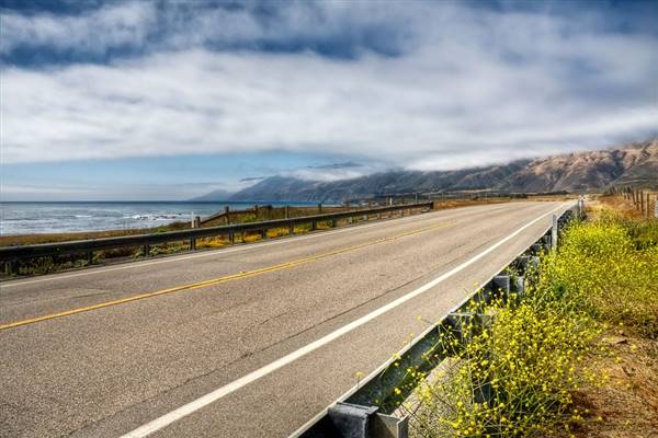 Highway 1 - Lompoc (7/21/2010 - Credits: "Pacific Coast highway" by Rian Castillo (CC BY 2.0)[https://creativecommons.org/licenses/by/2.0/legalcode]https://www.flickr.com/photos/digitizedchaos/)