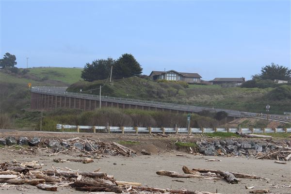 Seaside Beach - Seaside Creek (3/29/2017 - Credits: Kellen Lim)