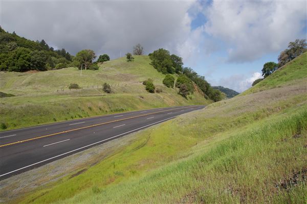 Redwood Highway - Highway 101 - Cloverdale to Ukiah - Highway 101 - looking northward; 4.5 miles north of Hopland (4/18/2018 - Credits: Kellen Lim)
