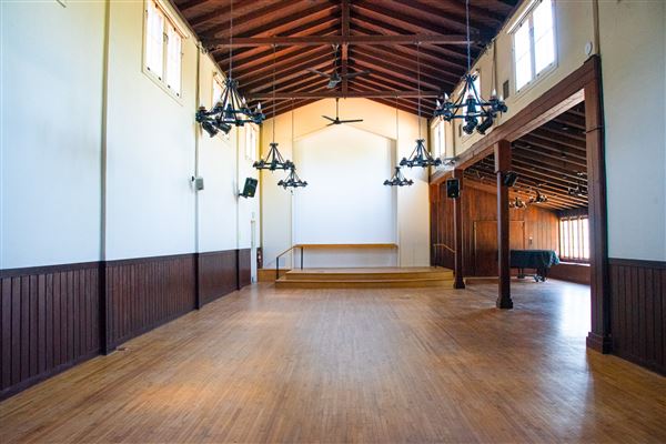 Unitarian Universalist Church of Studio City (9/5/2020 - Credits: Chris Long, exterior photos and Barbara Allen, interior photos)
