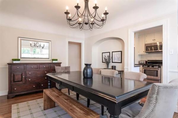 Larchmont Village 1920's Duplex (5/4/2021 - Credits: Matthew Mogk)