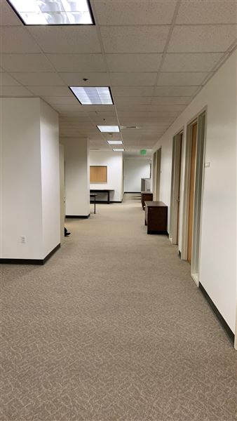 Junipero Serra State Building - Department of General Services (DGS) - Vacant 8th Fl. Cubicles, Office and walkways. (8/3/2022 - Credits: Brandy Davis)