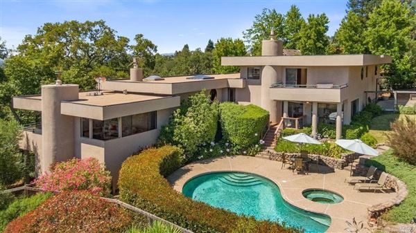 Sonoma County Mansion (7/20/2022 - Credits: The listed real estate agents.)