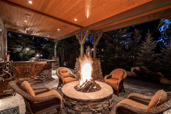 Spectacular Equestrian Ranch Style Estate (2/14/2024 - Credits: David Schneider)