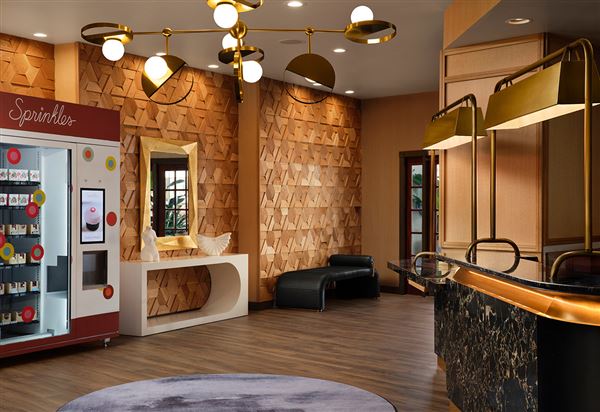 Burton House, Beverly Hills, A Tribute Portfolio Hotel - Entrance (3/25/2024 - Credits: R BENSON)