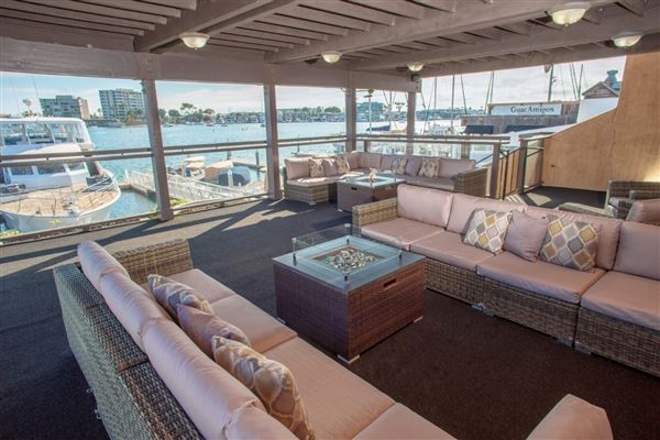 Waterfront Lounge & Garden @ Newport Harbor - City Cruises (5/14/2024 - Credits: Photo Courtesy of City Experiences)