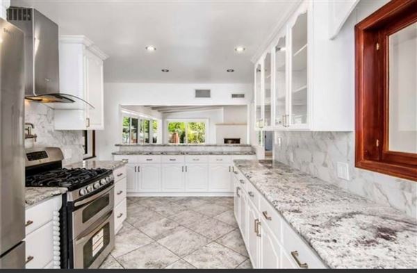 Beautiful Villa with a beautiful backyard on a large lot (5/31/2024 - Credits: Michal Aljadeff)