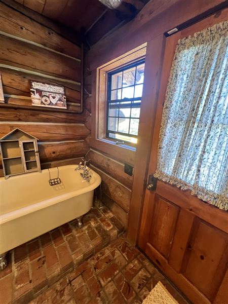 Tehachapi Log Cabin (7/8/2024 - Credits: Barb Pfeiffer)