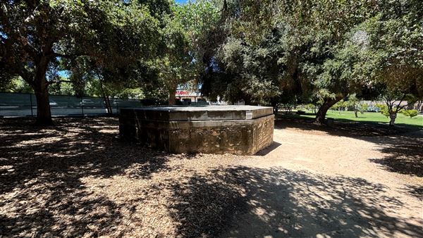 Los Encinos State Historic Park (SHP) adjacent to currently closed Lakeside Restaurant & Lounge (7/12/2024 - Credits: Brandy Davis)