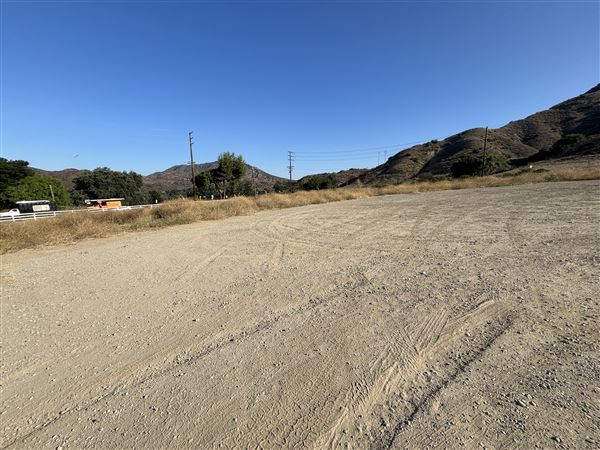 Malibu Creek State Park (SP) - Reagan Ranch Parking (7/31/2024 - Credits: Brandy Davis)