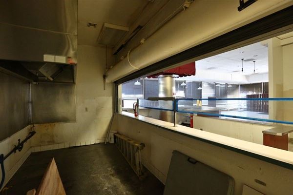 Wilshire Colonnade - Empty Restaurant (9/17/2024 - Credits: Cap Equity)