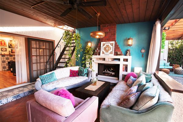Private Boho Glam Mantra House with Pool, Views & Multiple Backdrops in Burbank Hills (4/1/2024 - Credits: IG @bfreeperiod    Brian K Freeman Jr.)